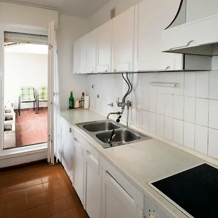 Znjan,mertojak Apartment *
